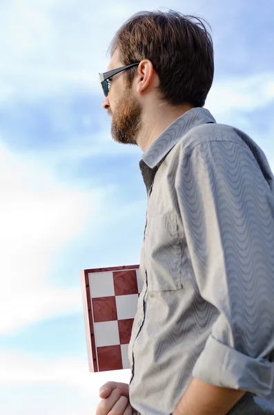 Man holding a chessboard — Stock Photo, Image