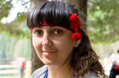 çekici bir kadın olarak bir kafa bandı