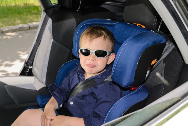 Niño y gafas de sol —  Fotos de Stock