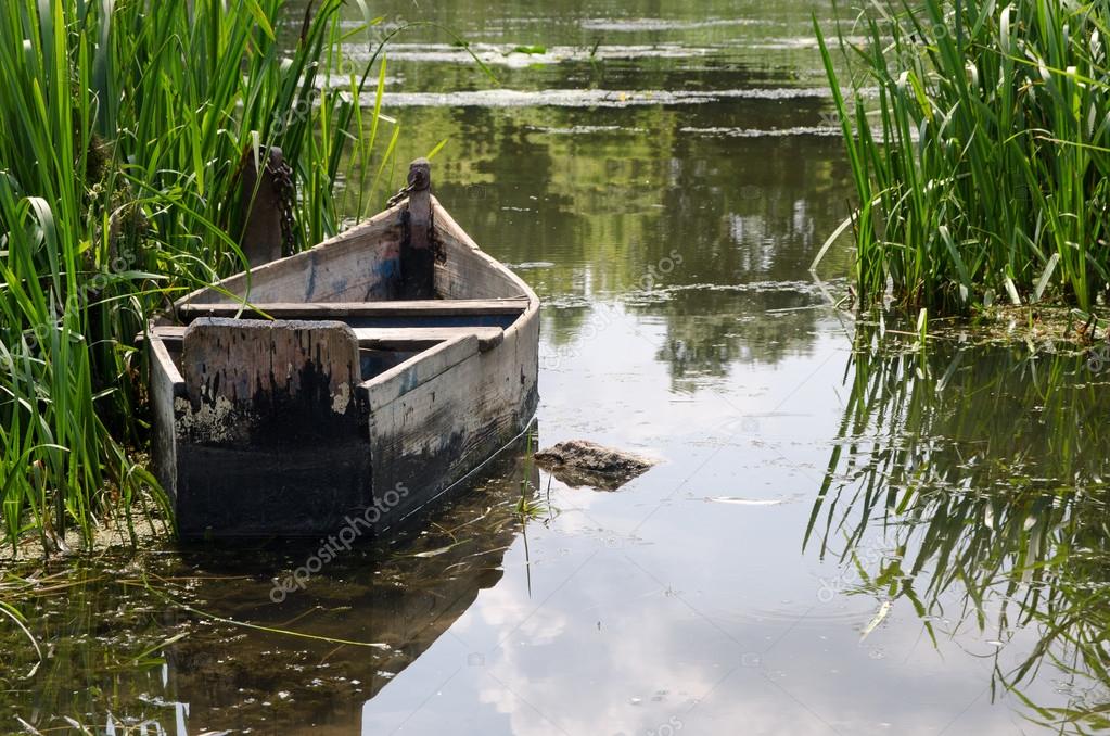 La feuille de route sur la pêche sur le lac narotch