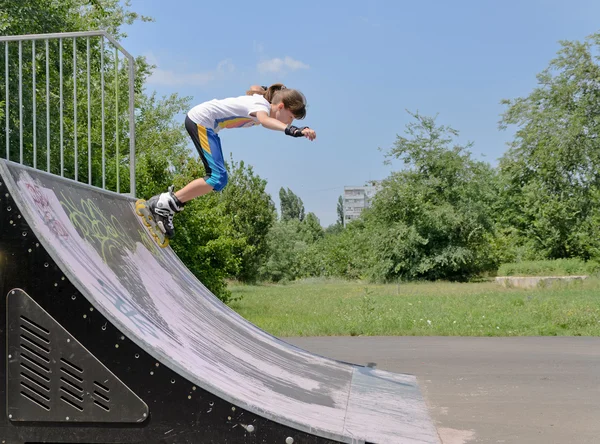 Athletic young teenager roller skating — Stock Photo, Image