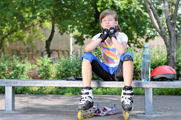 Cute teenager sitting and relaxing during skating — Stock Photo, Image