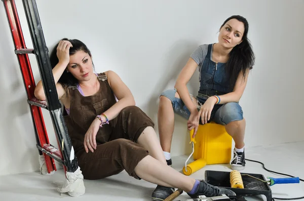 Exhausted women taking a break from renovating — Stock Photo, Image