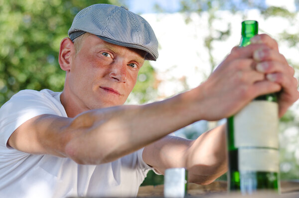 Человек с алкогольной проблемой
