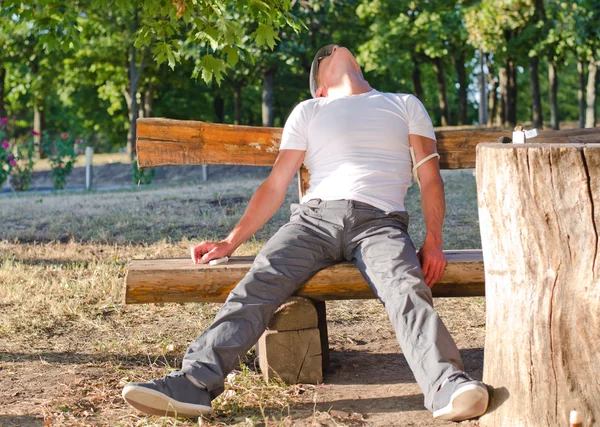 Mann erlebt die Nebenwirkungen von Heroin — Stockfoto