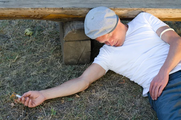 Muž faintedafter při předávkování — Stock fotografie