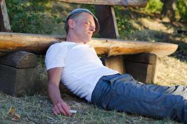 elinde bir şırınga uyuşturucu bağımlısı