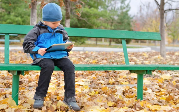 Little boy reading a tablet computer — Stock Photo, Image