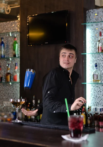 Barman serving a customer — Stock Photo, Image