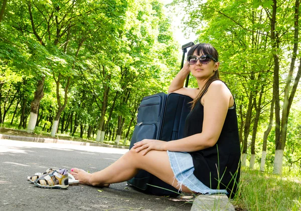 Donna andare in vacanza estiva — Foto Stock