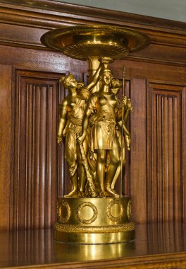 Antika pirinç heykelciği veya dört rakamları ile stand