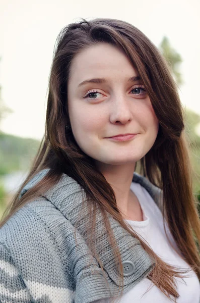 Attractive young woman with an amused smile — Stock Photo, Image