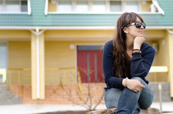 Middle-aged woman sitting thinking outdoors — Stock Photo, Image