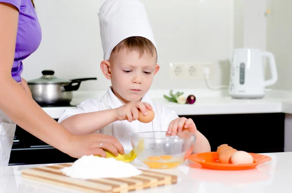 Young boy earning to be a chef — Stock Photo, Image