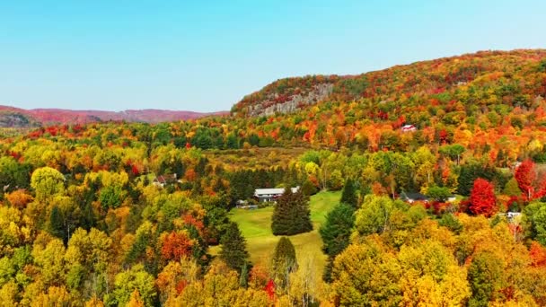 Vue Aérienne Des Couleurs Automne Dans Pays Par Montagne Dans — Video