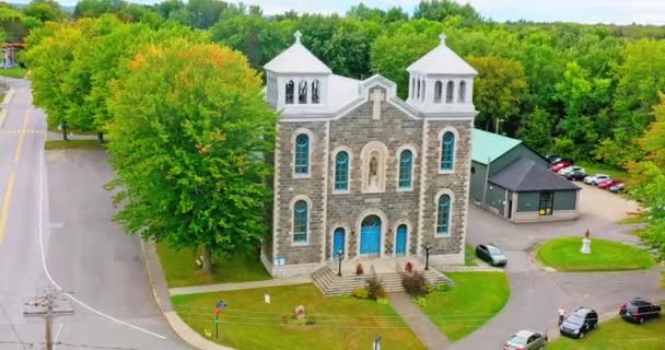 Voler Plein Air Faisant Demi Cercle Autour Église Avec Drone — Video