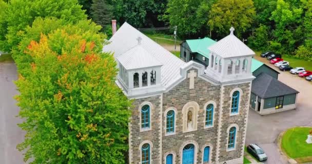 Flying High Coming Church Sainte Genevieve Batiscan — Video Stock