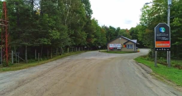 Voler Vers Entrée Parc Rivière Batiscan — Video
