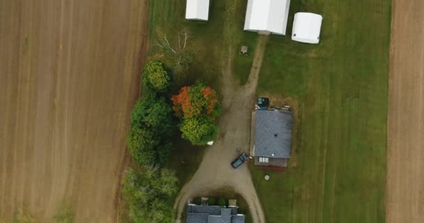 Flying High Farm Country Sainte Genevieve Batiscan Filming Straight Tilting — Stockvideo