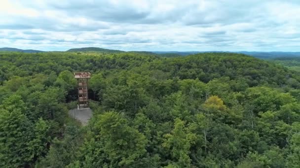 Voando Alto Acima Floresta Parque Montagnes Noires Afastando Torre Vigia — Vídeo de Stock