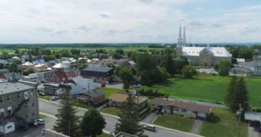 St-Jacques köyünü gösteren bir vinç fotoğrafı.