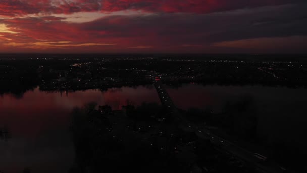 Luchtfoto Drone Video Van Een Dramatische Zonsondergang Het Water Toont — Stockvideo