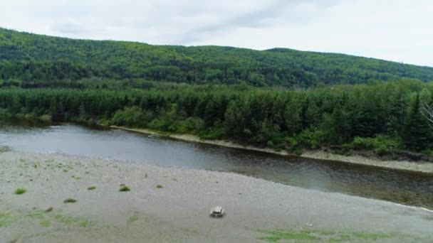 Letecké Záběry Zvedají Nad Vyschlou Řeku Matane Ukazují Nádherné Panorama — Stock video