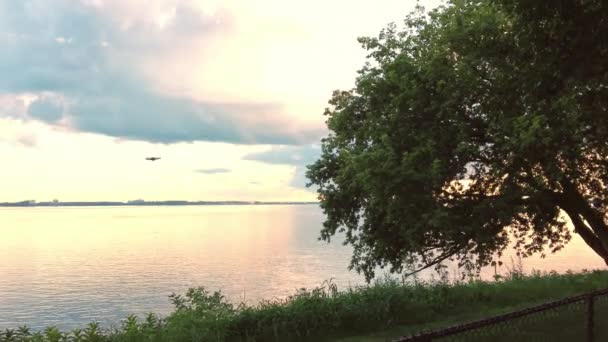 Video Woman Drone Pilot Flying Her Drone Lawrence River Sunset — Vídeos de Stock