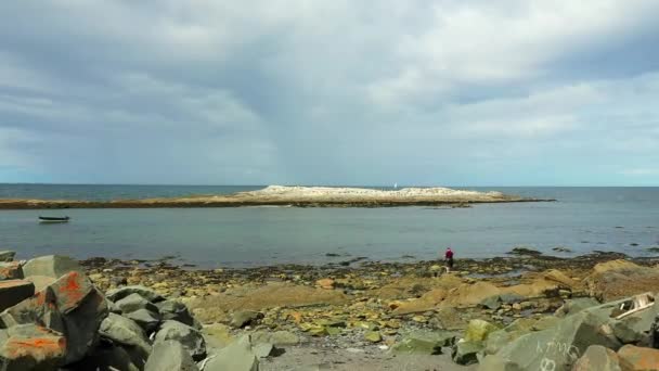 Vídeo Aéreo Del Dron Avanzando Suavemente Través Las Rocas Revelando — Vídeos de Stock