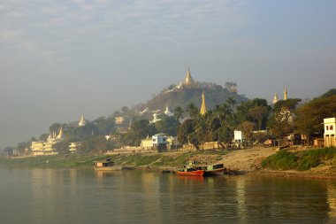 Altın tapınak sagaing Hill yakınındaki mandalay, myanmar.