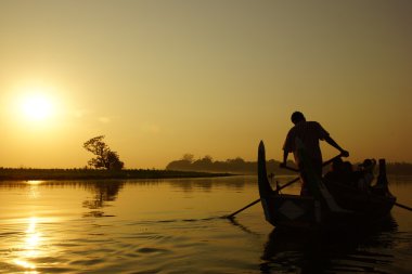 u bein Köprüsü'nde mandalay, myanmar (burma yakınlarında amarapura gün batımı)