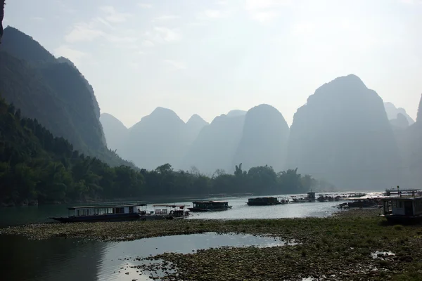 Yu uzun nehir manzara yangshuo, guilin, guanxi Eyaleti, Çin — Stok fotoğraf