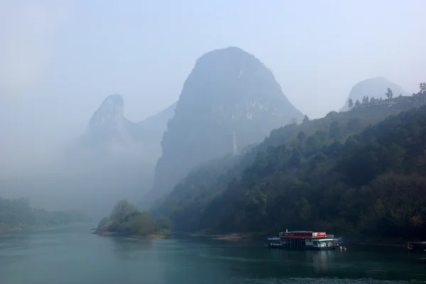 Yu uzun nehir manzara yangshuo, guilin, guanxi Eyaleti, Çin — Stok fotoğraf