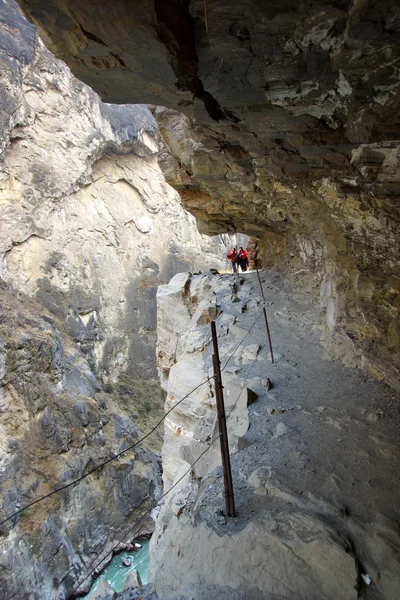 Tigris ugró Gorge közelében Lijiang, Yunnan tartomány, Kína — Stock Fotó