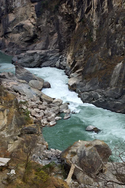 Garganta del Salto del Tigre cerca de Lijiang, provincia de Yunnan, China —  Fotos de Stock