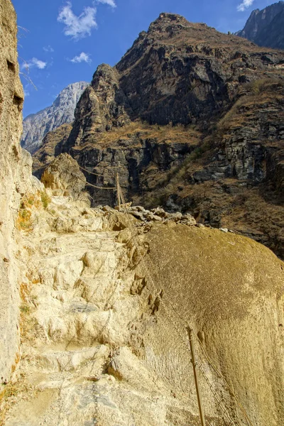 Tiger Leaping Gorge perto de Lijiang, província de Yunnan, China — Fotografia de Stock