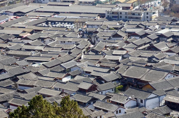 Régi tető óvárosában Lijiang, Kína Yunnan Stock Kép