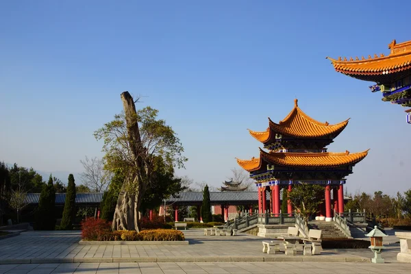 Tre buddhistiska pagoder i dali gamla staden, yunnan-provinsen, Kina — Stockfoto