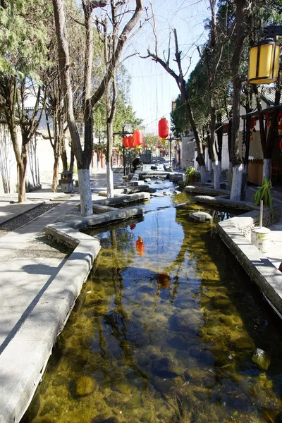 Puerta y muro de la ciudad vieja de Dalí, provincia de Yunnan, China — Foto de Stock