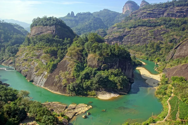 หุบเขาในภูเขา Wuyishan มณฑลฝูเจี้ยนประเทศจีน — ภาพถ่ายสต็อก