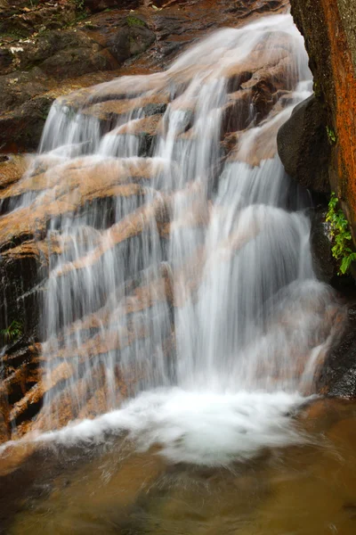 Cascada cerca de la montaña Wuyishan, provincia de Fujian, China —  Fotos de Stock