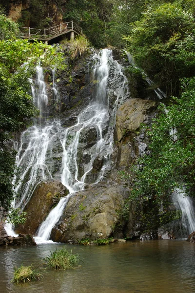 Cachoeira perto da Montanha Wuyishan, província de Fujian, China — Fotografia de Stock