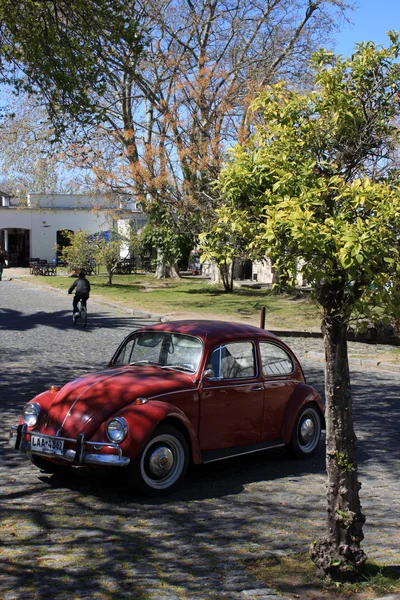 Rocznika samochodu w colonia del sacramento Road, uruguay — Zdjęcie stockowe
