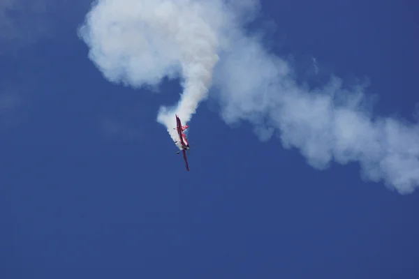 KRAKOW, POLAND - JUNE 29: Flying display and aerobatic show of Zelazny group in Malopolski Piknik Lotniczy (Air festival), Krakow on 29 June, 2013 — Stock Photo, Image