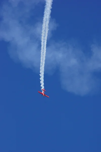 KRAKOW, POLAND - JUNE 29: Flying display and aerobatic show of Zelazny group in Malopolski Piknik Lotniczy (Air festival), Krakow on 29 June, 2013 — Stock Photo, Image