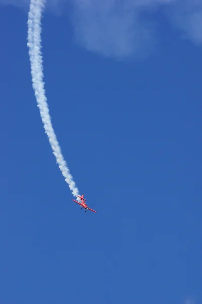 KRAKOW, POLAND - JUNE 29: Flying display and aerobatic show of Zelazny group in Malopolski Piknik Lotniczy (Air festival), Krakow on 29 June, 2013 — Stock Photo, Image