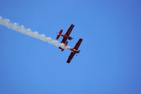 KRAKOW, POLAND - JUNE 29: Flying display and aerobatic show of Zelazny group in Malopolski Piknik Lotniczy (Air festival), Krakow on 29 June, 2013 — Stock Photo, Image