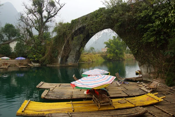 Yu uzun nehir manzara yangshuo, guilin, guanxi Eyaleti, Çin — Stok fotoğraf