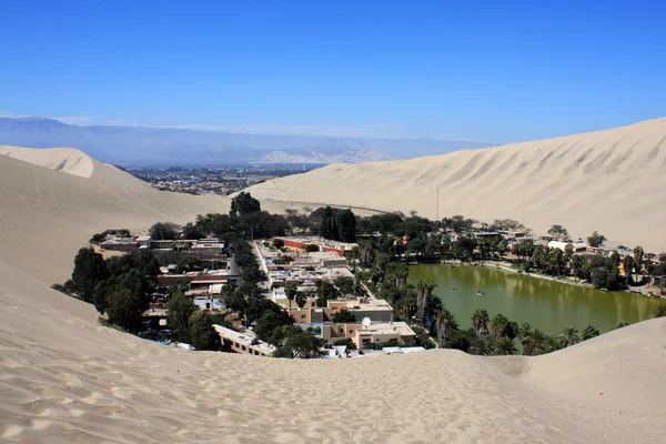 Oaza huacachina pustyni atacama, peru — Zdjęcie stockowe