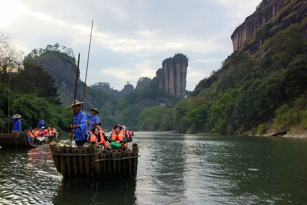 Bamboo rafting v horách wuyishan, Čína — Stock fotografie